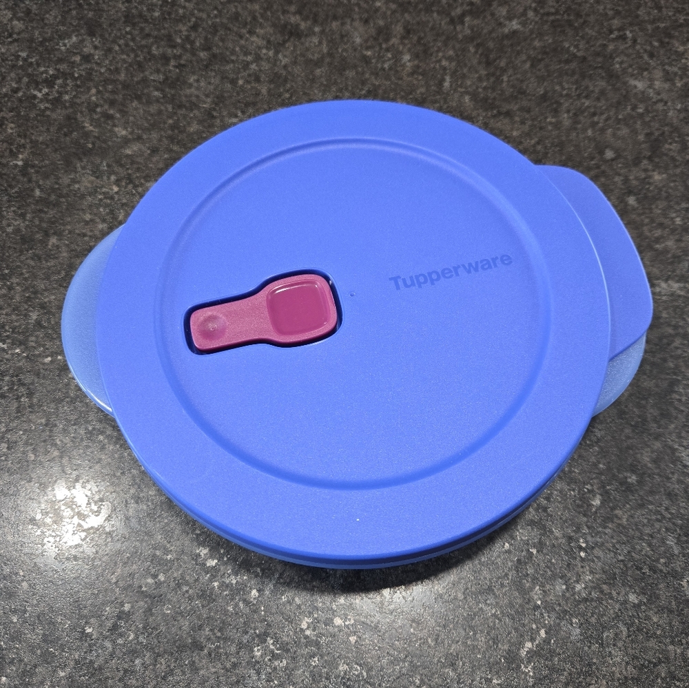 Tupperware Crystalwave 4 1/4 cup Round Container